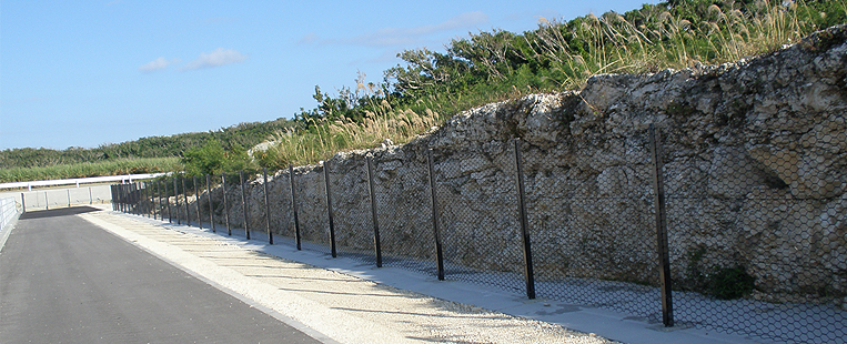 Skdnakxxx　804040サイドアクリル仕様　天板金網コーキング BK-389 吊金具 Z型 1個 WAKI(和気産業) 【通販モノタロウ】